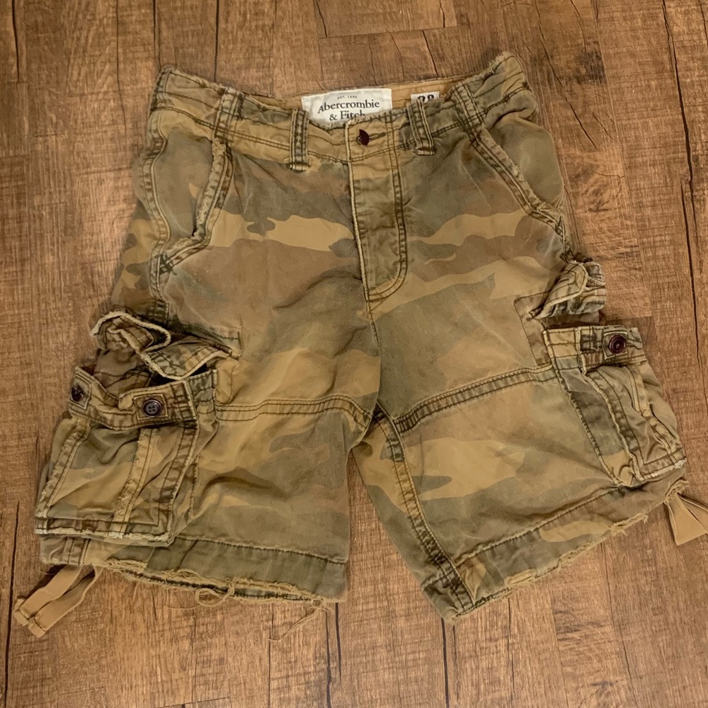 Abercrombie camo cargo shorts Sz. 28